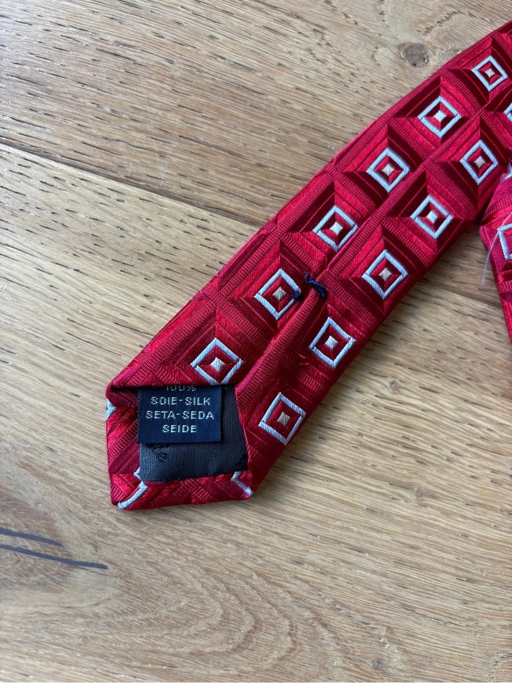 Luxury red red ties salvatore ferragamo, armani, facconable